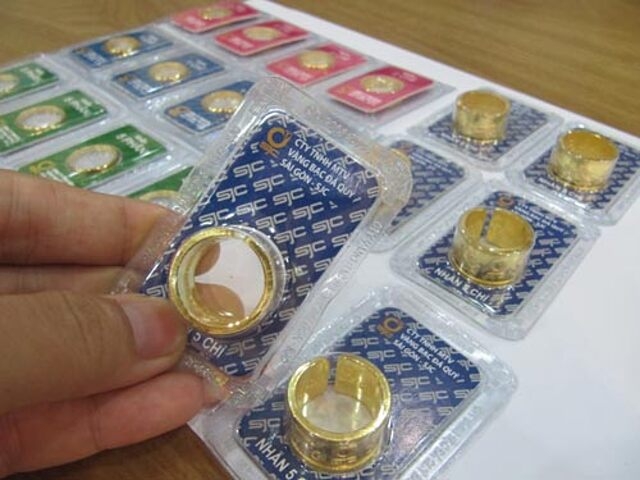 So với cách đây gần 2 tháng, giá vàng nhẫn đã “rơi” khoảng 1,5 triệu đồng/lượng. &lpar;Ảnh: Int&rpar;