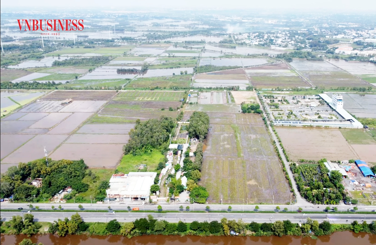 Thị trường đất nền vùng ven TP.HCM chưa thoát khỏi cảnh ảm đạm, giá thứ cấp giảm 20-50% so với mức đỉnh.