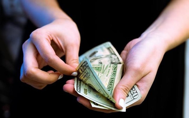 Tỷ giá có thể lên cao nhất là 24.168 VND/USD vào tháng 10/2023 rồi sau đó giảm dần trong các tháng tiếp theo.