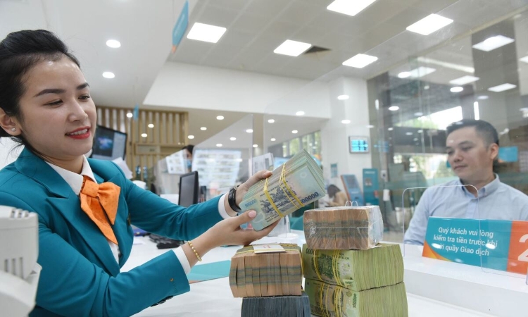 Ngân hàng lo lỗ khi phải gồng mình trả lãi tiền gửi khi không cho vay được
