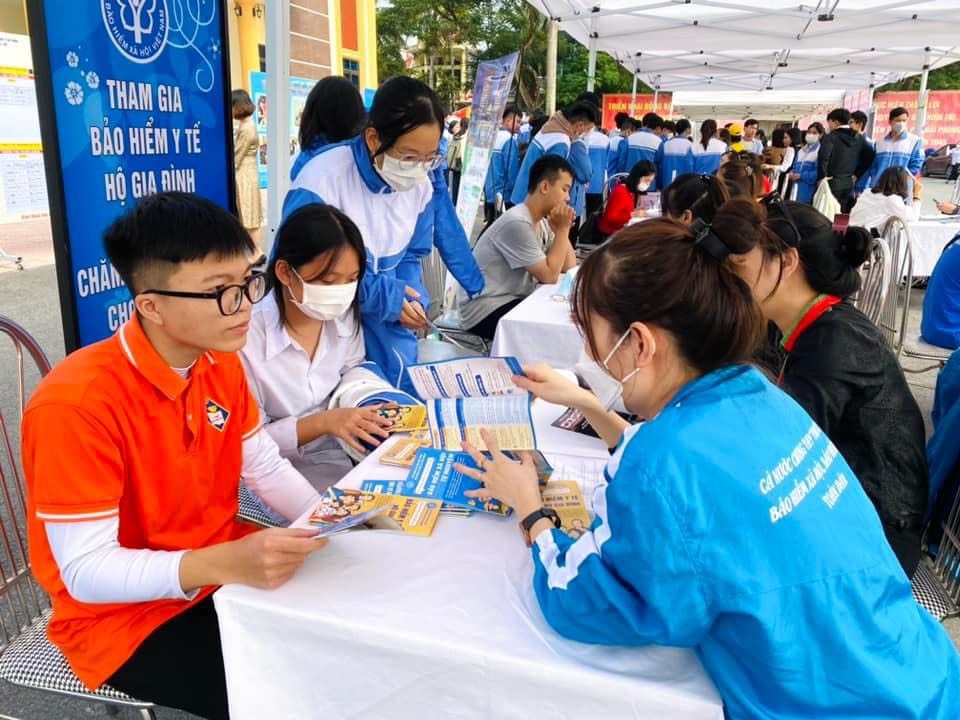 Vận động, hướng dẫn người lao động biết phương pháp quản lý và tham gia các loại hình bảo hiểm trên nền tảng kỹ thuật số.