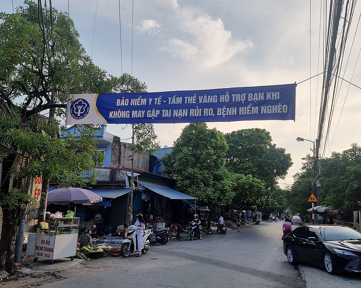 Tuyên truyền vận động người dân tham gia BHYT trên khắp các nẻo đường Hải Phòng.