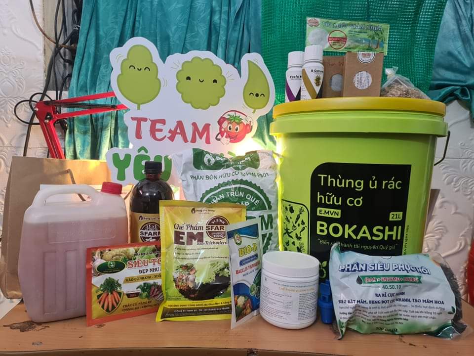 Những phần quà cơ bản mà các thành viên tham gia buổi gặp mặt được nhận từ các nhà tài trợ.