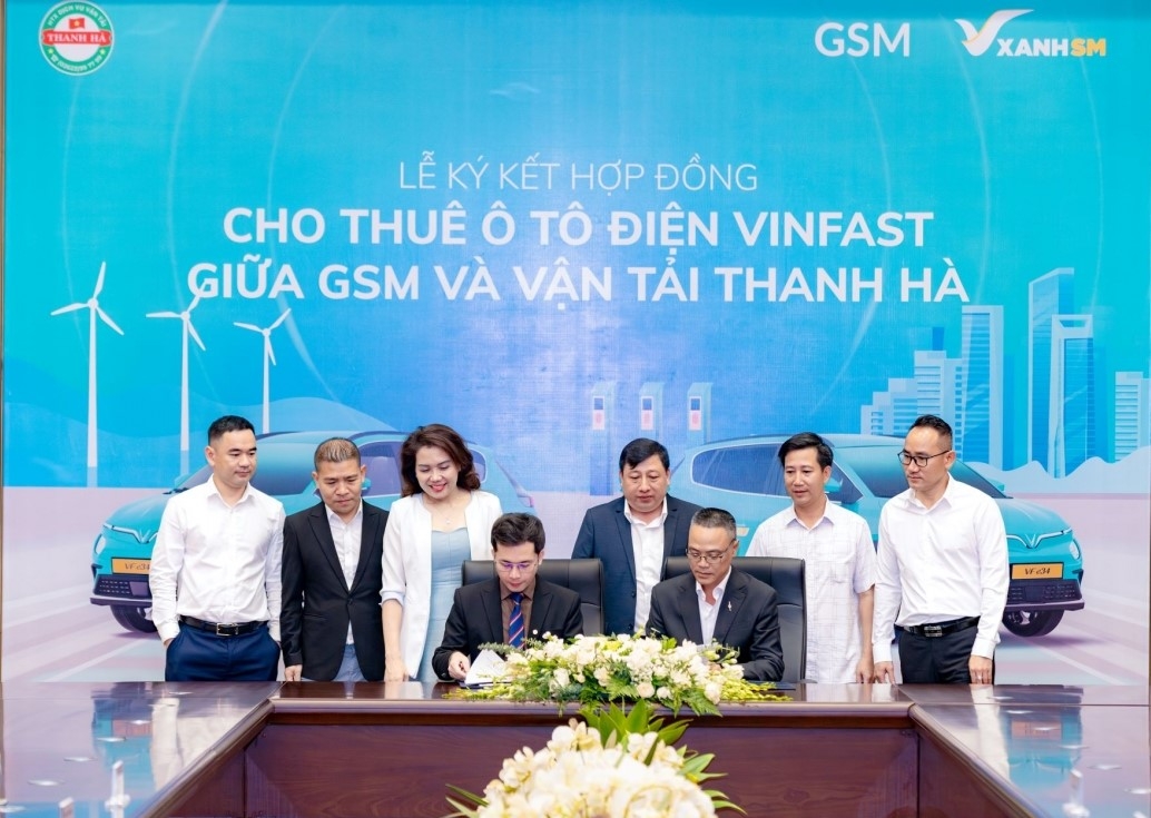 Lễ ký kết hợp tác giữa HTX Thanh Hà và Công ty Cổ phần Di chuyển Xanh và Thông minh &lpar;GSM&rpar;.