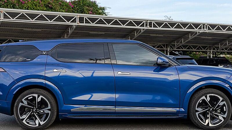 Biệt danh “xe Chủ tịch thế hệ mới” của VinFast VF 9 đến từ chiều dài lên tới 5.118 mm, chiều rộng 2.254 mm, chiều cao 1.696 mm và chiều dài cơ sở 3.150 mm.