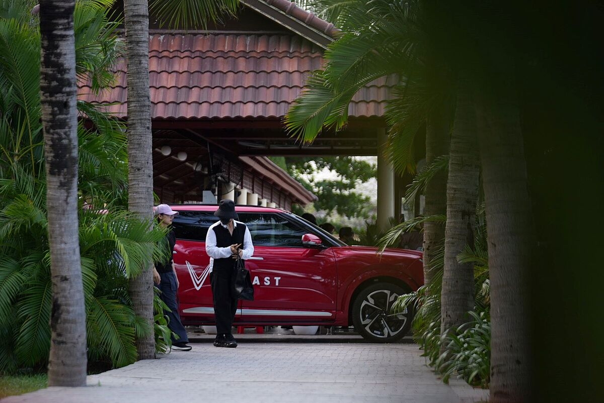 Sự đồng hành của những ngôi sao âm nhạc hàng đầu với “ngôi sao mới” VinFast VF 9 phần nào cho thấy xu hướng dịch chuyển từ xe động cơ đốt trong sang xe điện.