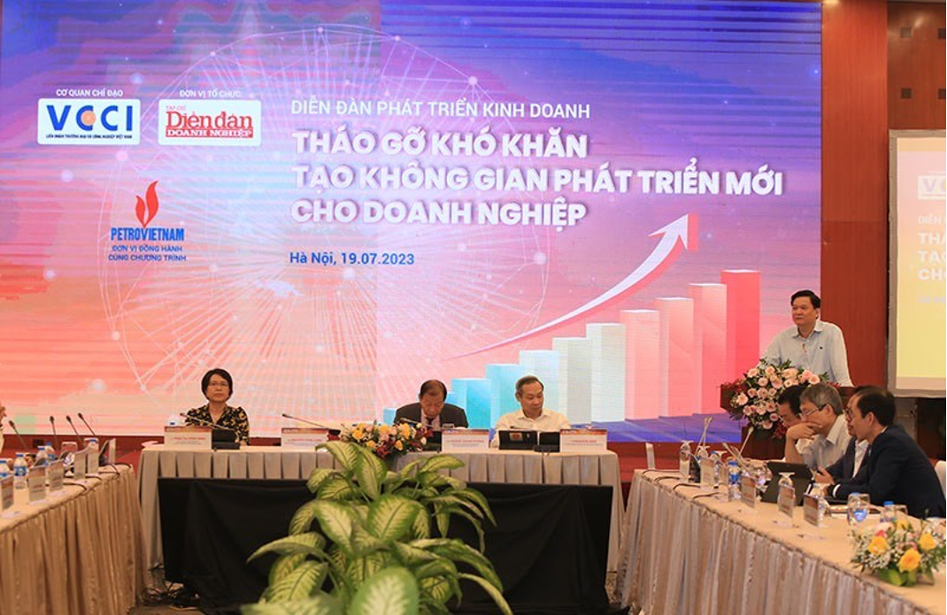 Diễn đàn Phát triển kinh doanh: Tháo gỡ khó khăn tạo không gian phát triển mới cho doanh nghiệp.