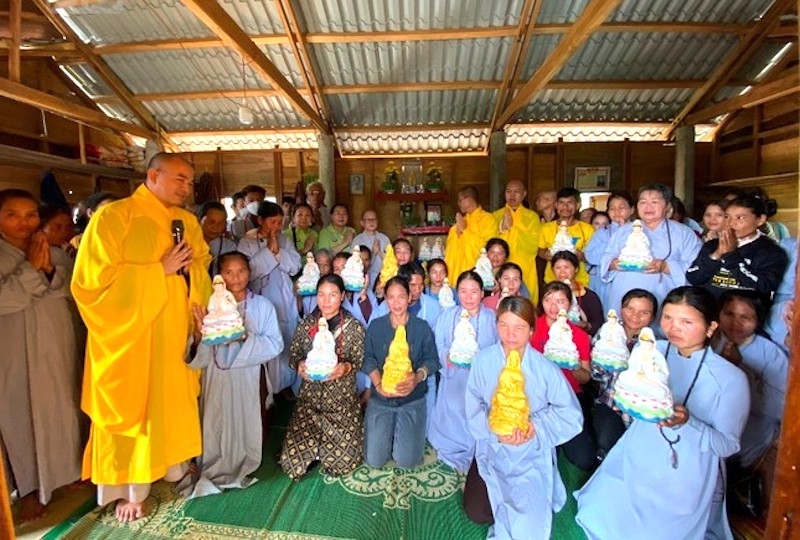 Một chuyến hoằng pháp đến với bà con phật tử người đồng bào Vân Kiều và Pa Kô ở xã Hướng Lộc, huyện Hướng Hóa.