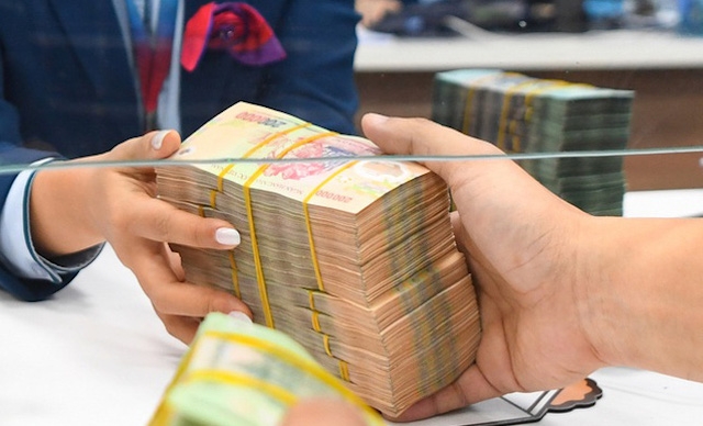 Tính chung 5 tháng, tiền gửi dân cư tại hệ thống ngân hàng đạt hơn 6,3 triệu tỷ đồng, tăng khoảng 8,2% so với đầu năm.