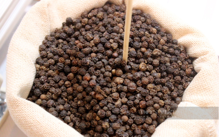 Đã có 4 container nông sản, trị giá 400.000 USD bị mất trắng tại cảng Jebel Ali, UAE.