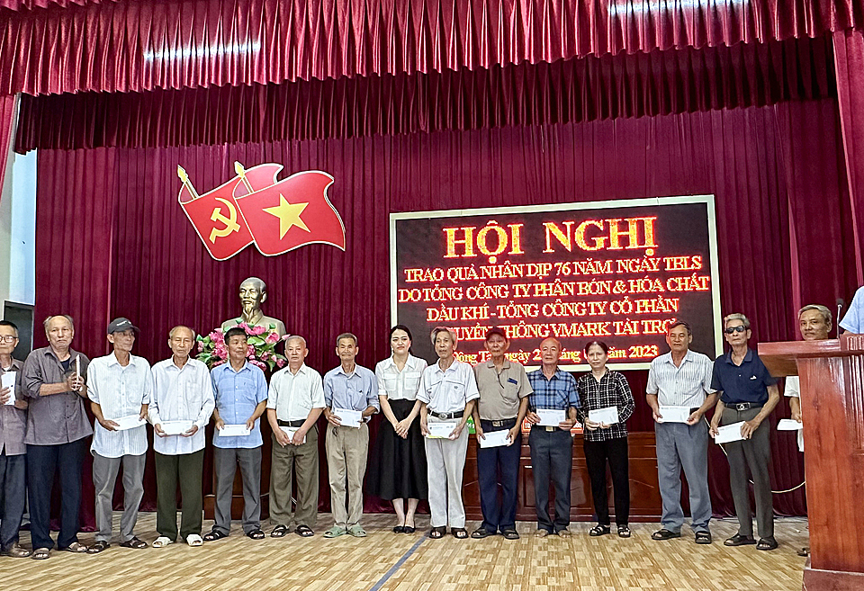 Công ty Cổ phần truyền thông Vmark luôn là đơn vị tích cực tham gia, đồng hành trong các hoạt động, phong trào “đền ơn đáp nghĩa”, uống nước nhớ nguồn”.