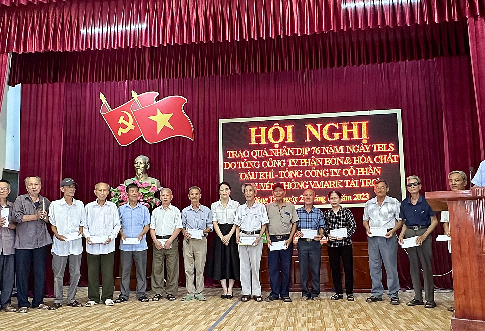 Công ty Cổ phần truyền thông Vmark luôn là đơn vị tích cực tham gia, đồng hành trong các hoạt động, phong trào “đền ơn đáp nghĩa”, uống nước nhớ nguồn”.