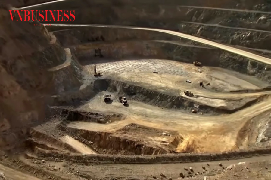 Việt Nam dự tính khai thác khoảng 2 triệu tấn quặng đất hiếm mỗi năm.