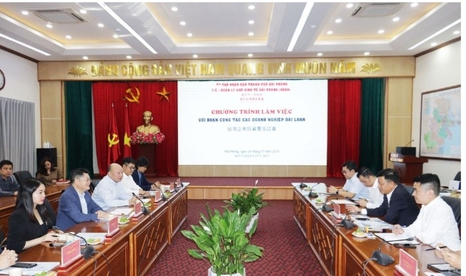 Quang cảnh buổi làm việc.