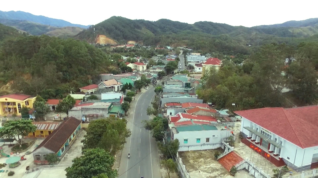 Bộ mặt của huyện biên giới Đăk Glei ngày càng khang trang nhờ có sự chung sức của bà con dân tộc thiểu số theo đạo Tin lành ở xã Đắk Pék.