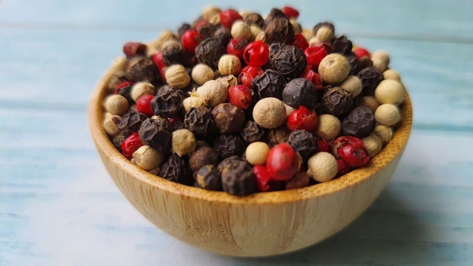 Giá tiêu giữ vững trong khoảng 67.000 - 70.500 đồng/kg.