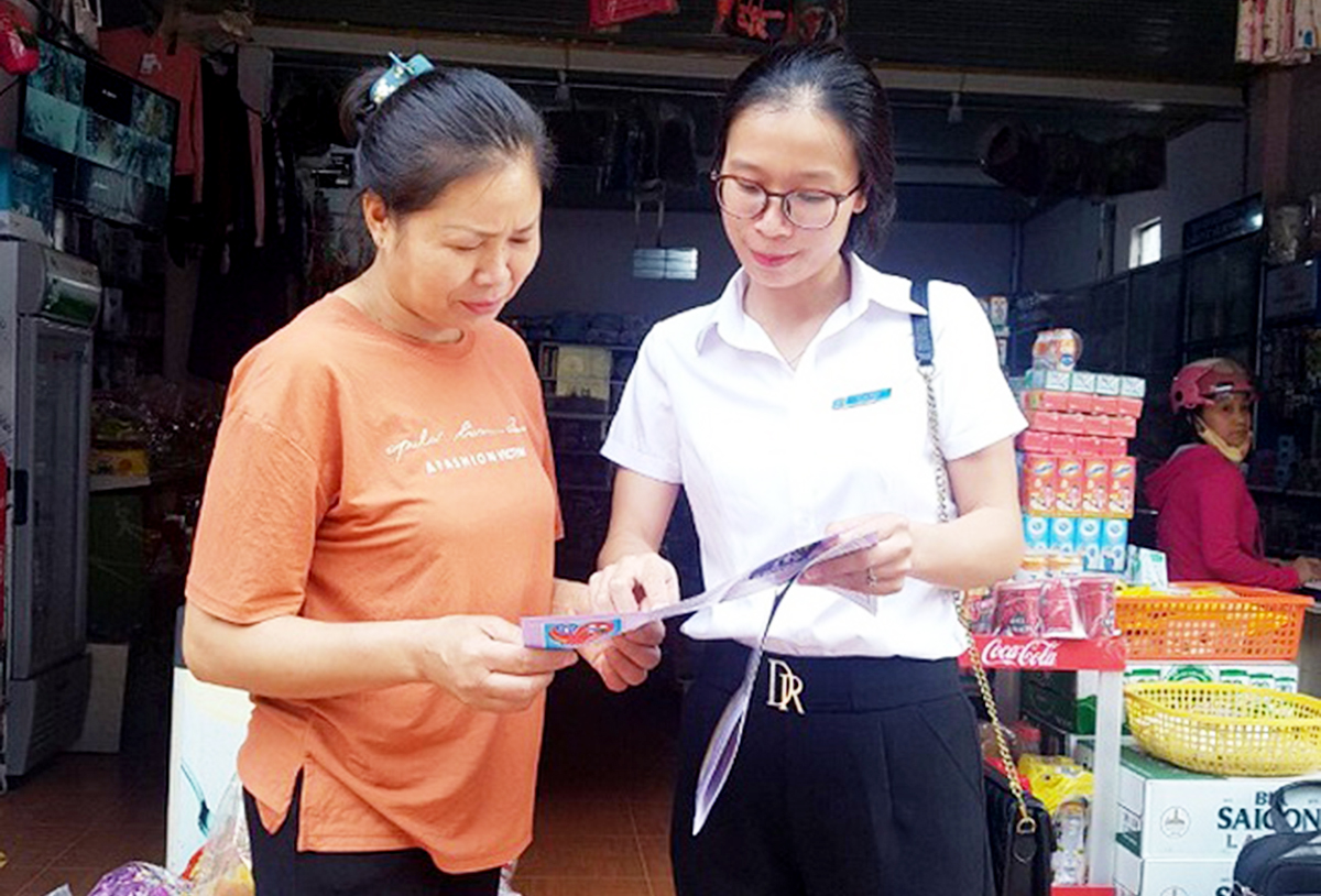 Chị Lê Thị Hiền luôn tận dụng nhiều phương cách để lan tỏa chính sách BHXH tới người dân.