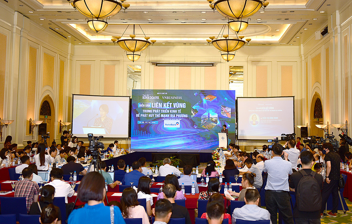 Toàn cảnh Diễn đàn Liên kết vùng trong phát triển kinh tế để phát huy thế mạnh địa phương do Tạp chí Kinh Doanh tổ chức ngày 3/8.