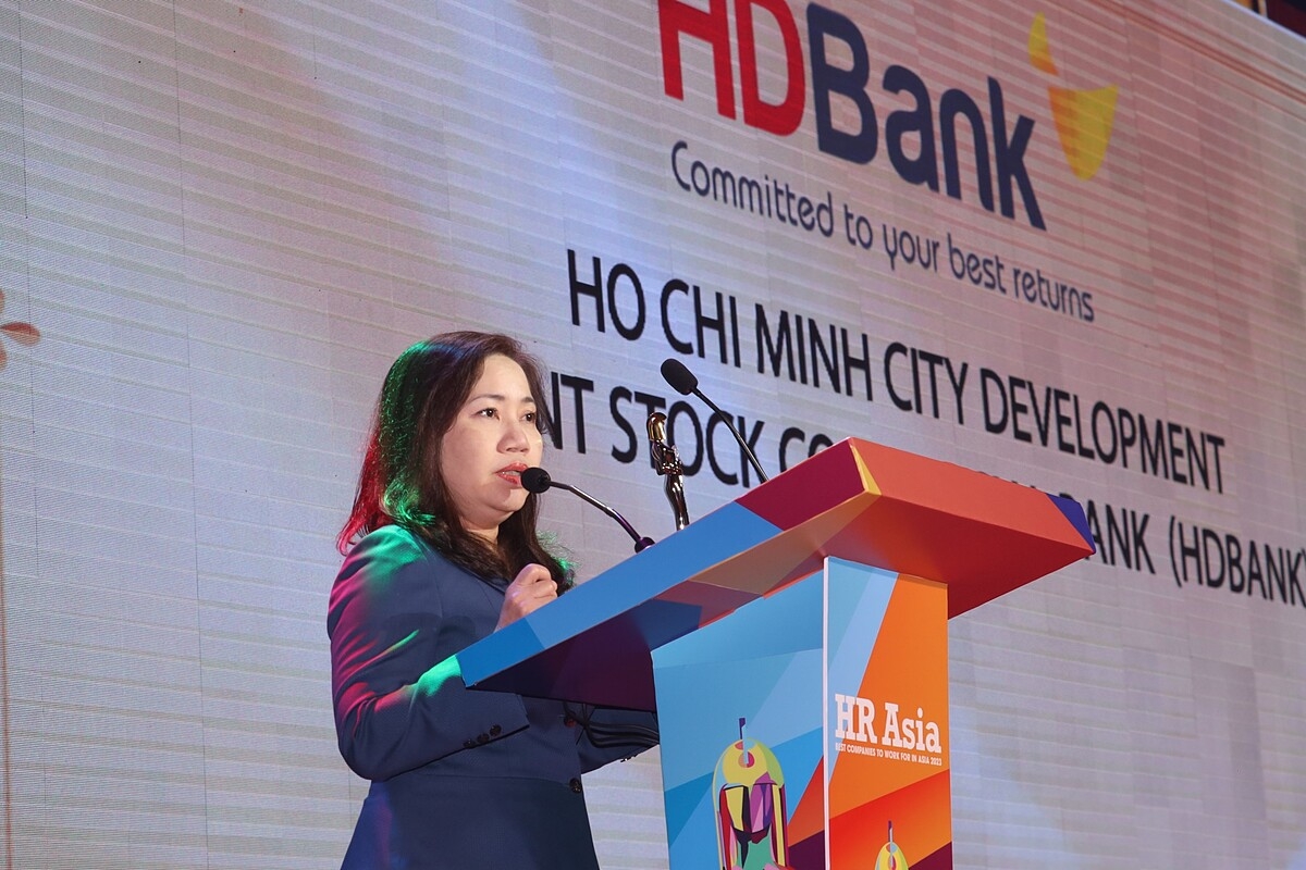 Chị Nguyễn Thị Thanh Thủy – Phó giám đốc Khối Nhân sự HDBank chia sẻ: “Chúng tôi đã và đang nỗ lực xây dựng chiến lược con người để biến ngôi nhà HDBank là ngôi nhà hạnh phúc nhất - nơi mà các CBNV ngoài công việc hằng ngày còn có thể cảm nhận được niềm vui và giá trị của cuộc sống mà Ngân hàng mang đến cho họ”.