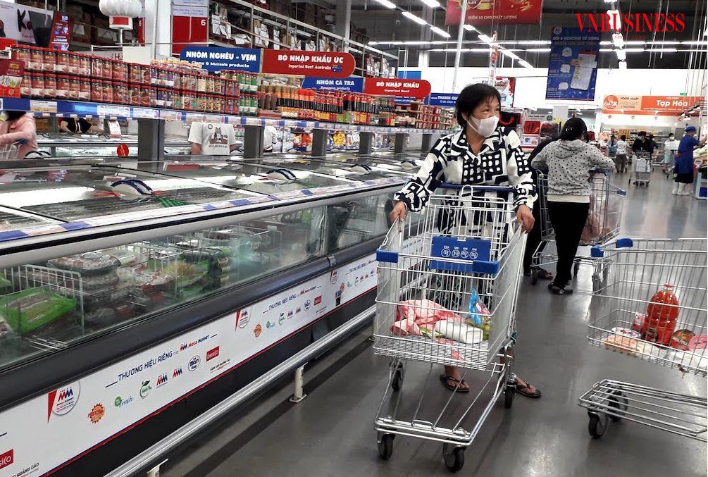 Bất chấp sức mua trên thị trường còn chậm, các nhà bán lẻ khối nội lẫn khối ngoại vẫn không chùn bước tham vọng tranh giành thị phần.