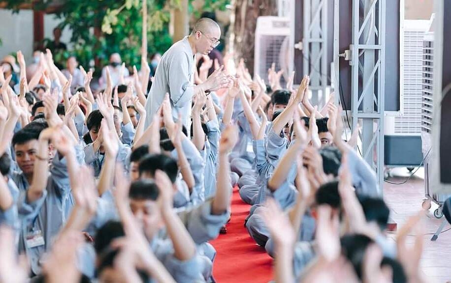 Khóa tu vào dịp hè cho các em học sinh do Chùa Mét &lpar;huyện Vĩnh Bảo&rpar; tổ chức thường nhà chùa không thu bất kỳ kinh phí gì của phụ huynh và các em đến tham gia &lpar;ảnh tư liệu&rpar;.