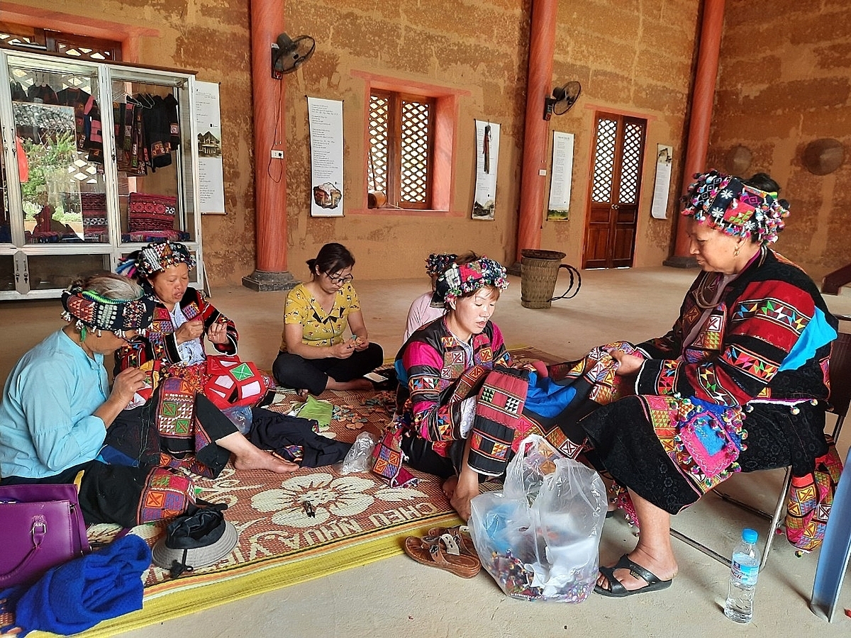 HTX thổ cẩm Lô Lô đang góp phần giữ gìn và phát triển những giá trị văn hóa truyền thống của địa phương.