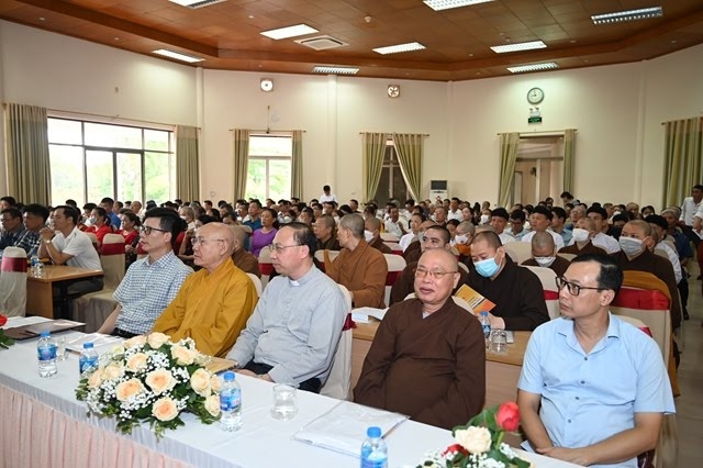 Đại biểu các tổ chức tôn giáo, cơ sở tín ngưỡng tham dự Chương trình phổ biến pháp luật về tín ngưỡng, tôn giáo.