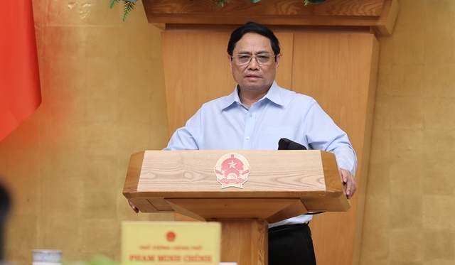 Thủ tướng yêu cầu đẩy nhanh việc hoàn thuế VAT . Ảnh: VGP