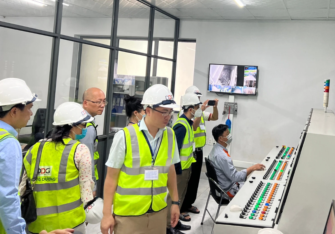 Lãnh đạo đăng ký mua vào 1,8 triệu cổ phiếu, DDG tăng kịch trần.