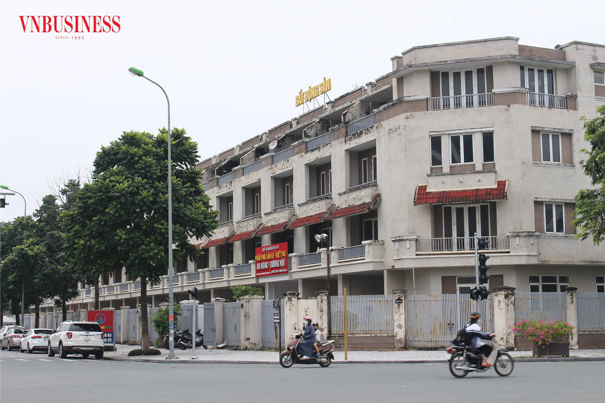 Các chính sách giải cứu bất động sản mới chỉ giúp “hãm phanh” đà lao dốc chứ chưa thể vực dậy thị trường ngay lập tức.