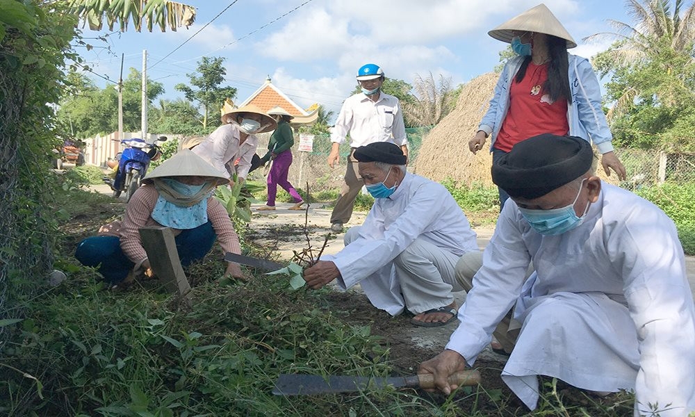Tín đồ Cao Đài luôn giữ mối quan hệ bình đẳng, đoàn kết, gắn bó với cộng đồng, tích cực tham gia các phong trào phát triển kinh tế.