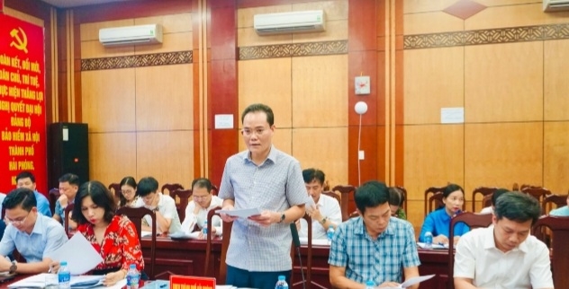 Giám đốc BHXH Hải Phòng Bùi Minh Đức báo cáo với Đoàn giám sát.