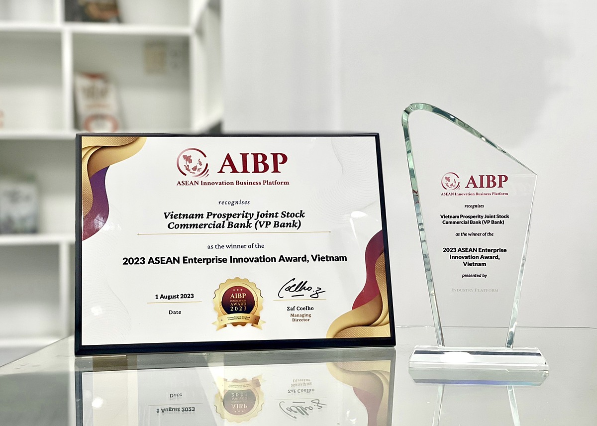 Doanh nghiệp sáng tạo ASEAN 2023 do Diễn đàn Kinh doanh IoT Châu Á &lpar; 2023 AIBP Enterprise Innovation -AIBP&rpar; trao tặng VPBank.