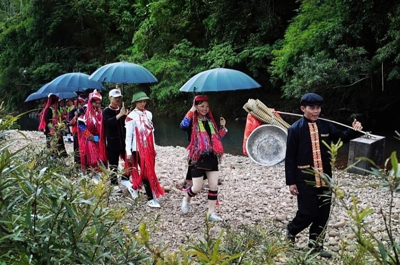 Lễ rước dâu của người Dao sẽ được tái hiện tại lễ hội đường phố - một trong những hoạt động nằm trong Tuần Văn hóa, Thể thao các dân tộc vùng Đông Bắc tỉnh Quảng Ninh năm 2023 &lpar;Ảnh Trần Tâm&rpar;.