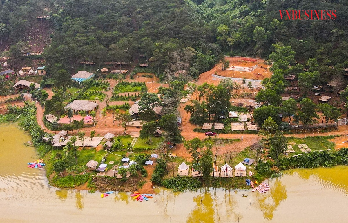 Khu vực ven hồ dược sử dụng kinh doanh các dịch vụ cắm trại, homestay.