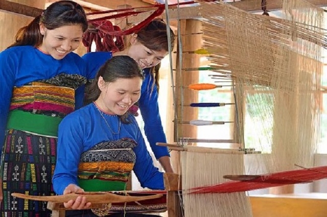 Hoạt động của các HTX, THT ở Quan Sơn giúp gắn kết các chuỗi liên kết trong sản xuất, qua đó góp phần quan trọng vào việc thực hiện mục tiêu giảm nghèo bền vững.