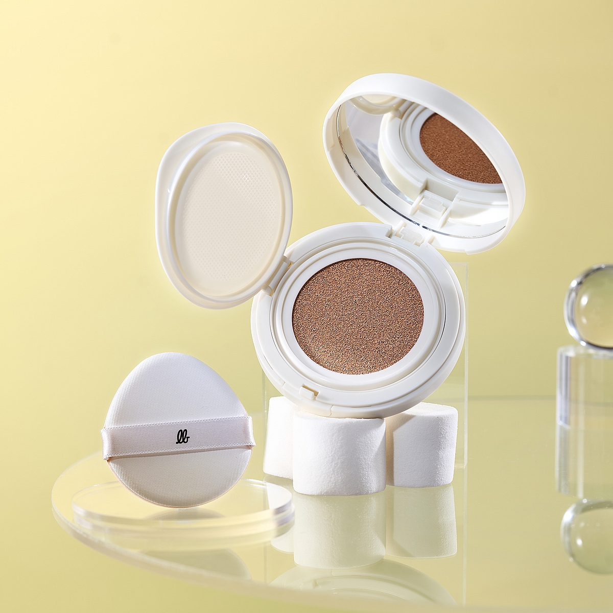 Cushion &lpar;phấn nước&rpar; vừa tích hợp trang điểm, vừa chống nắng, kiềm dầu.