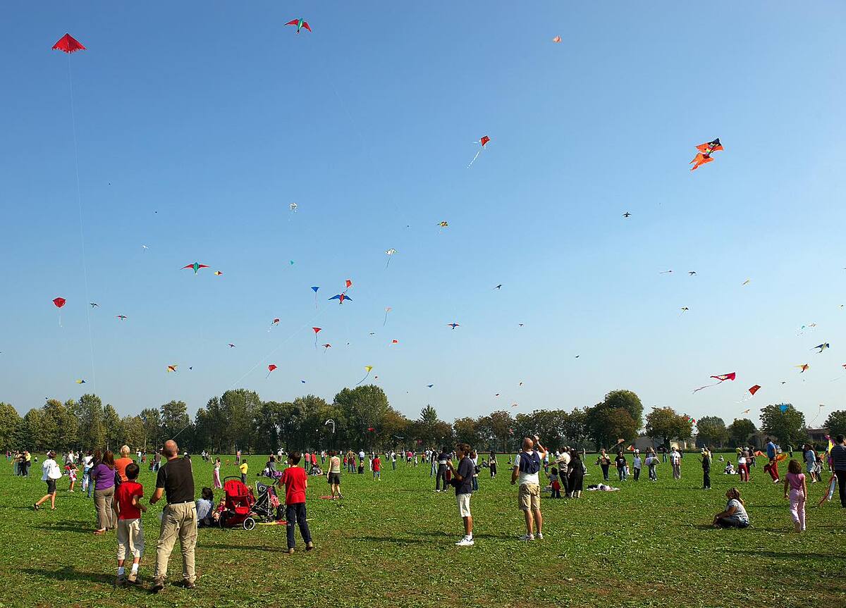 Sự kiện lễ hội thả diều lớn nhất thành Vinh hứa hẹn sẽ đem cả tuổi thơ ùa về trong kí ức mọi người.