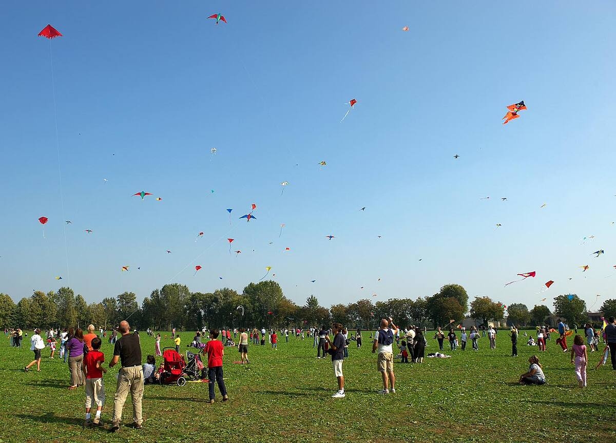 Sự kiện lễ hội thả diều lớn nhất thành Vinh hứa hẹn sẽ đem cả tuổi thơ ùa về trong kí ức mọi người.