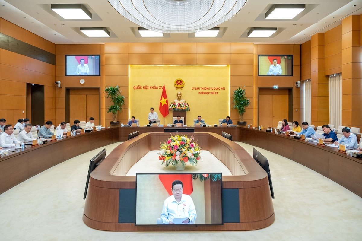 Dưới sự điều hành của Phó Chủ tịch Thường trực Quốc hội Trần Thanh Mẫn, Ủy ban Thường vụ Quốc hội cho ý kiến về dự án Luật Bảo hiểm xã hội &lpar;sửa đổi&rpar;.