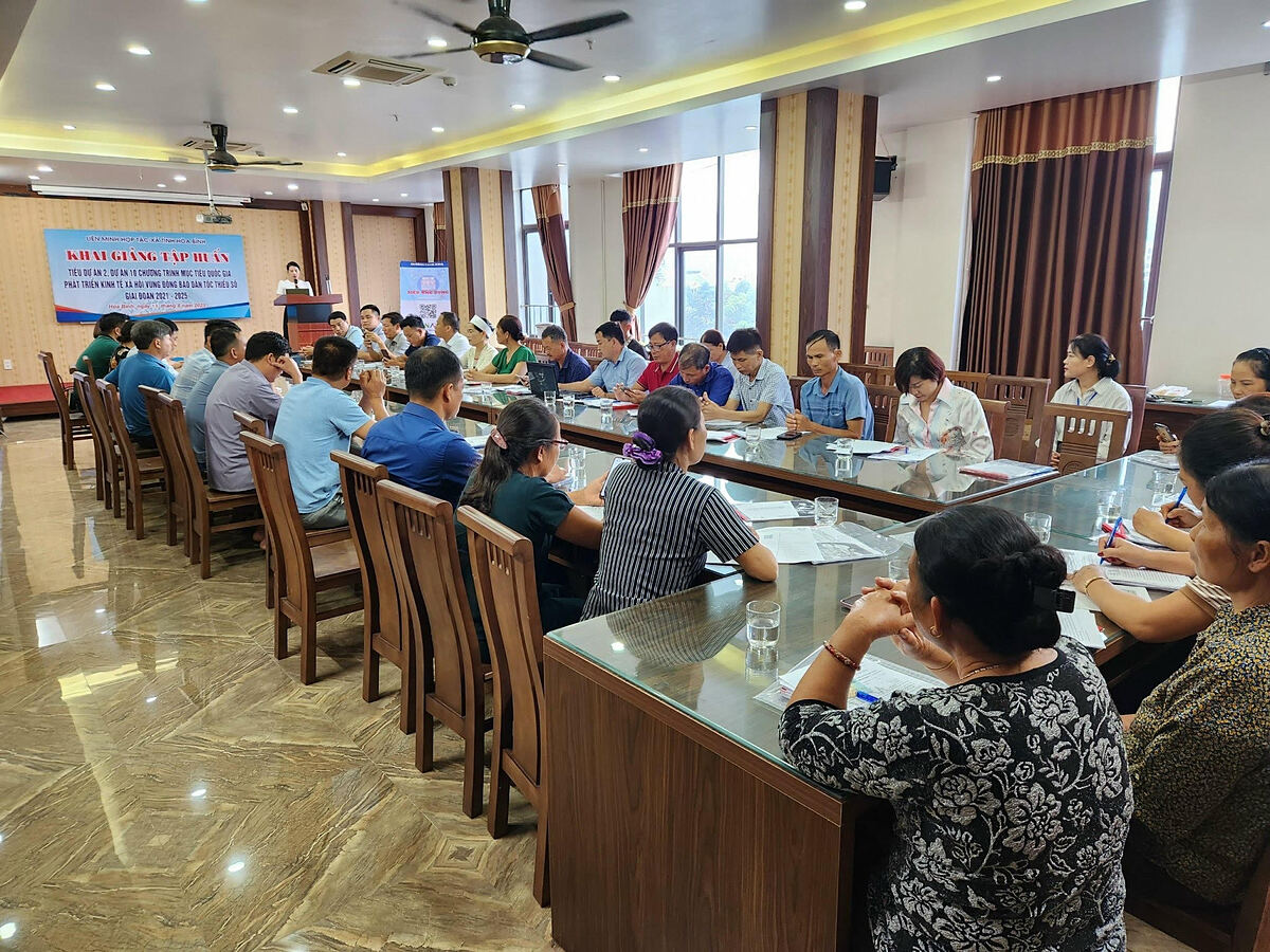 Các lớp tập huấn đào tạo kỹ năng thương mại điện tử, ứng dụng công nghệ thông tin của chương trình mục tiêu quốc gia phát triển kinh tế xã hội vùng đồng bào dân tộc thiểu số giai đoạn 2021-2025 nhận được sự quan tâm hưởng ứng của đông đảo các HTX trên địa bàn tỉnh Hòa Bình.