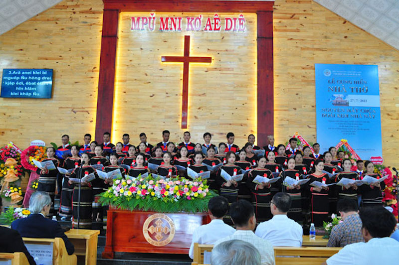 Đồng bào dân tộc thiểu số theo đạo Tin lành ở Ea Kar một lòng phụng sự Thiên Chúa và phục vụ Tổ quốc.