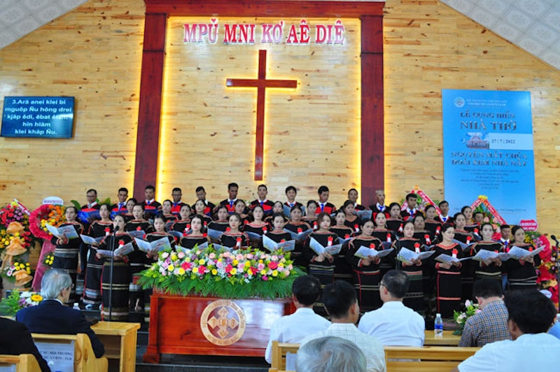 Đồng bào dân tộc thiểu số theo đạo Tin lành ở Ea Kar một lòng phụng sự Thiên Chúa và phục vụ Tổ quốc.