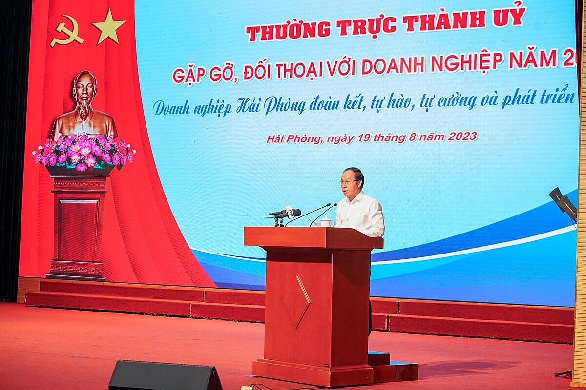 Bí thư Thành ủy TP Hải Phòng phát biểu tại hội nghị.
