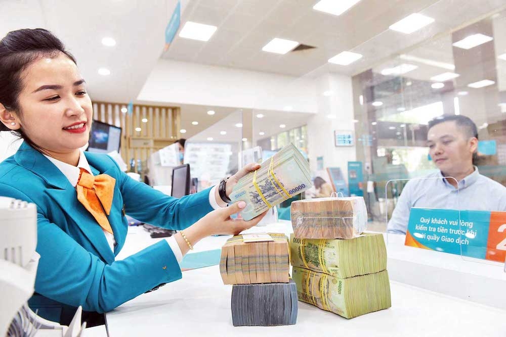 Thống đốc yêu cầu các tổ chức tín dụng tăng cường ứng dụng công nghệ thông tin, chuyển đổi số để có dư địa giảm lãi suất cho vay.