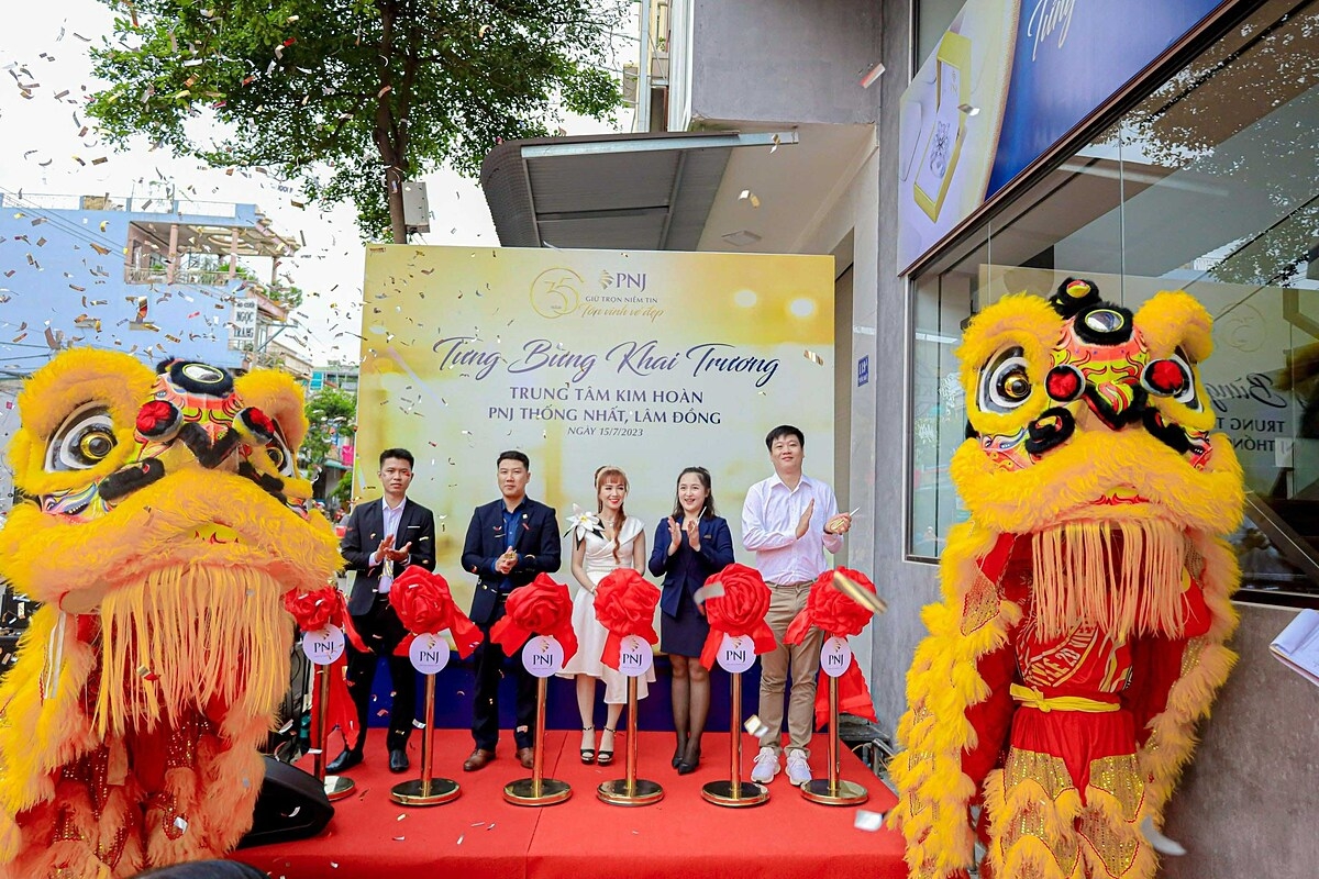 PNJ khai trương cửa hàng mới - Ảnh: Xuân Lộc.