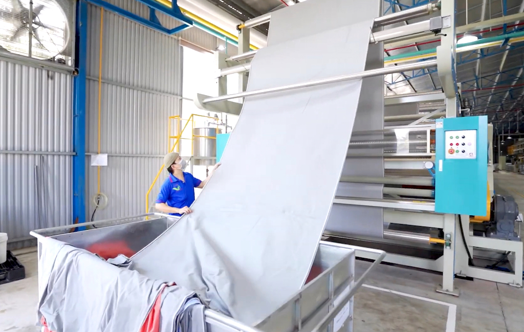 Các công ty dệt may cần có những thay đổi phù hợp trước cú chuyển mình của xu hướng tiêu dùng thế giới nhằm “lội ngược dòng” và tránh nguy cơ bị tụt hậu.