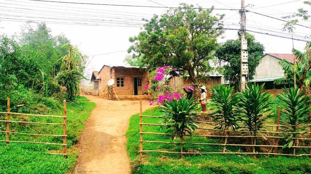 Đồng bào dân tộc thiểu số theo đạo Công giáo ở thôn Kon Bơ Băn &lpar;xã Ngọk Réo