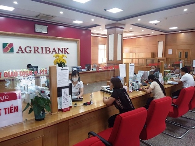 Từ ngày 23/8, lãi suất huy động kỳ hạn 24 tháng tại Agribank giảm về mức 5,5%/năm - thấp nhất trên thị trường.