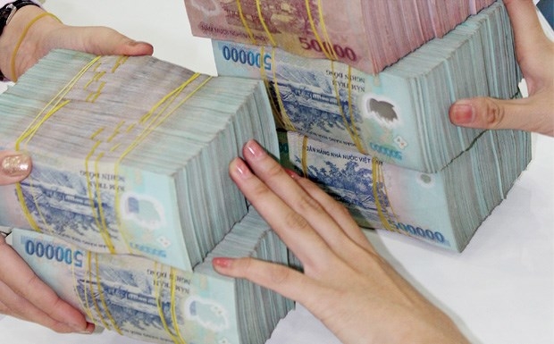 Không chỉ nóng ruột vì nguy cơ nợ xấu phình to, các ngân hàng còn đau đầu vì việc xử lý nợ đang gặp nhiều vướng mắc.